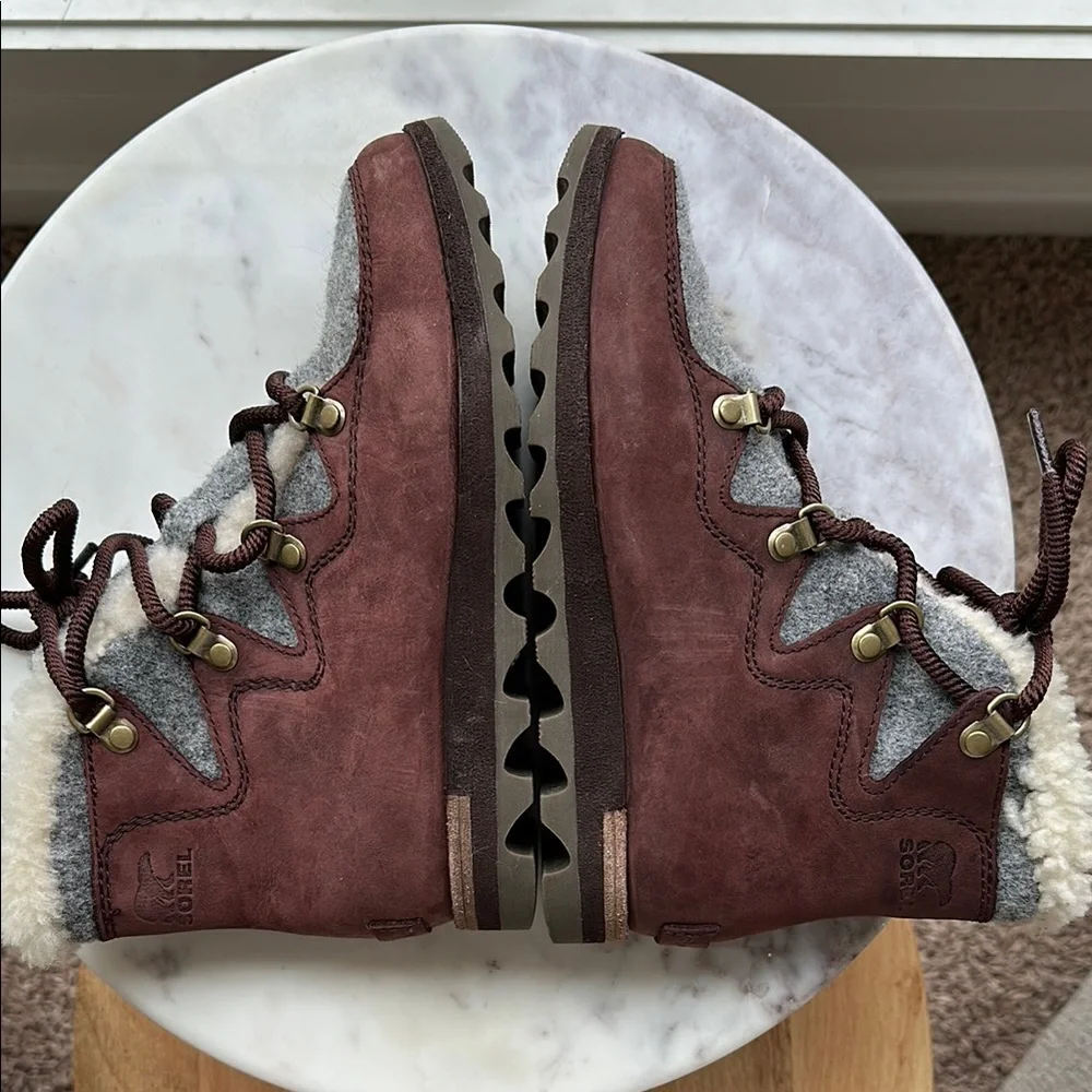 SOREL ANKLE BOOTS SZ 5 Excellent condition - Picture 3 of 9